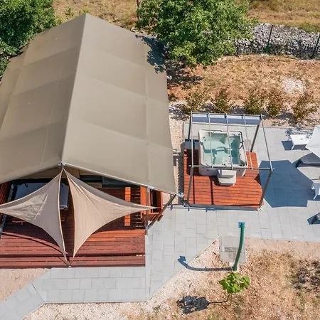 Grande Glamping With Pool Weißenburg