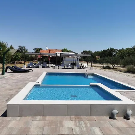 Grande Glamping With Pool *