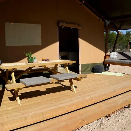 Grande Glamping With Pool Weißenburg
