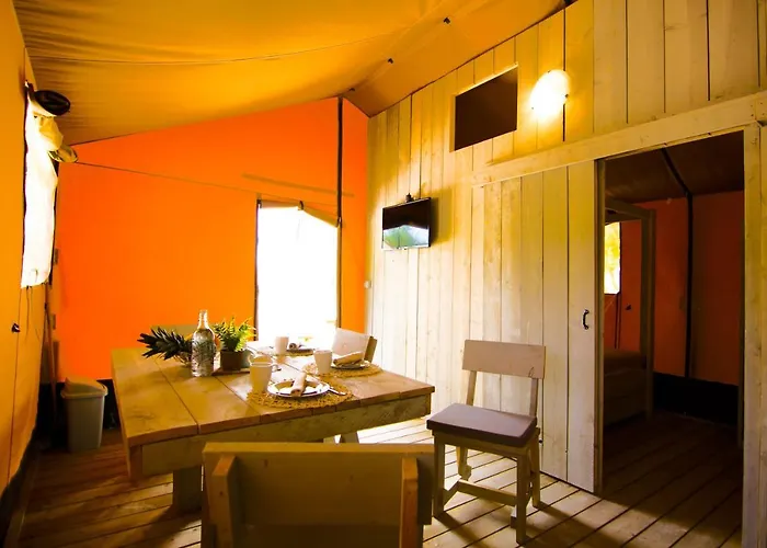 Grande Glamping With Pool Биоград-на-Мору