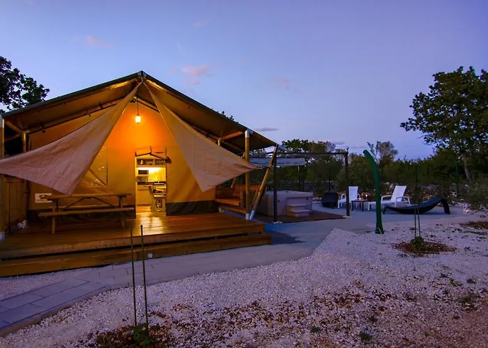 Grande Glamping With Pool Luxury tent