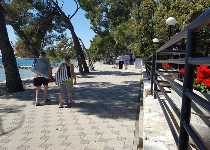 Grande Glamping With Pool