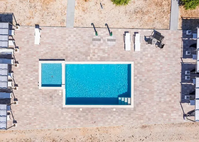 Grande Glamping With Pool