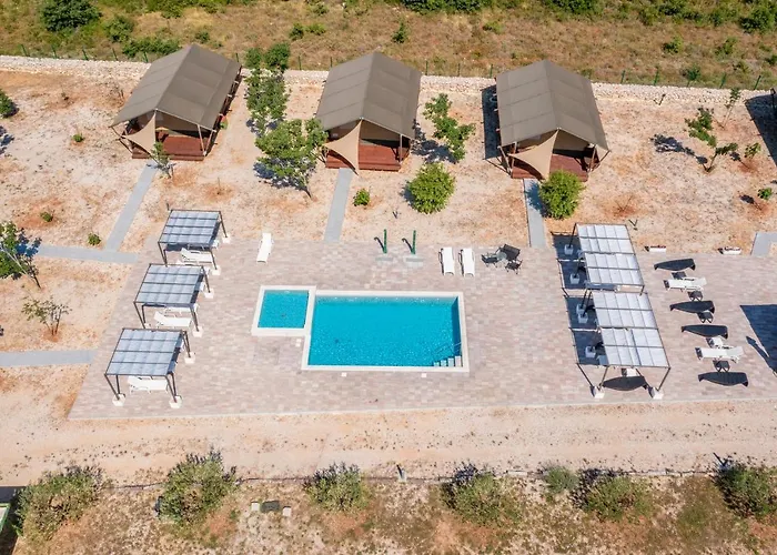 Luxury tent Grande Glamping With Pool *