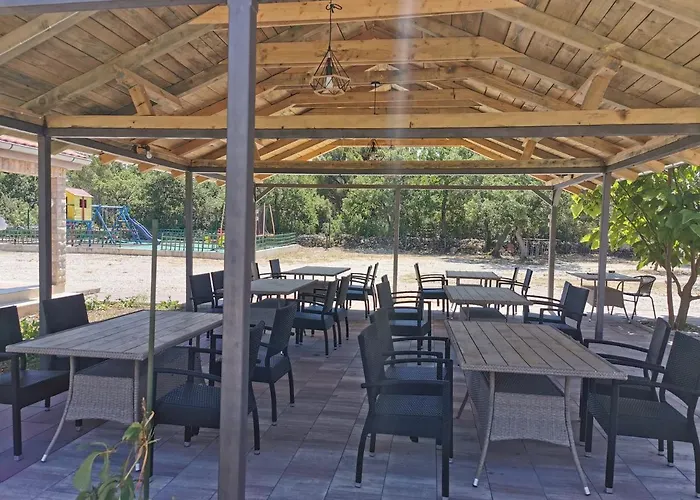 Campismo de Luxo Grande Glamping With Pool Biograd Na Moru