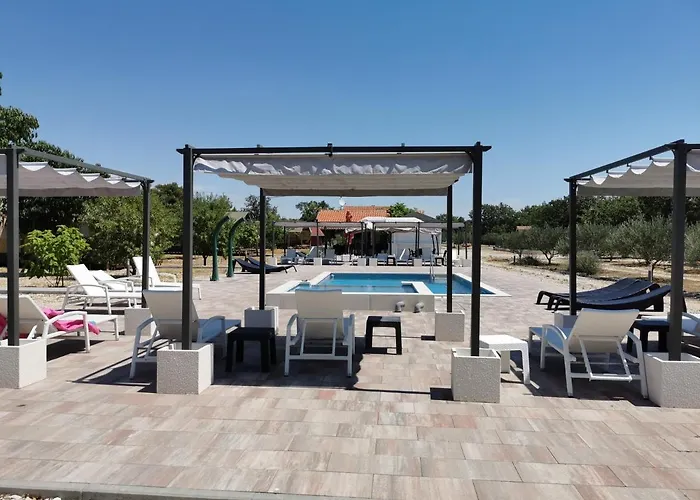 Campismo de Luxo Grande Glamping With Pool Biograd Na Moru