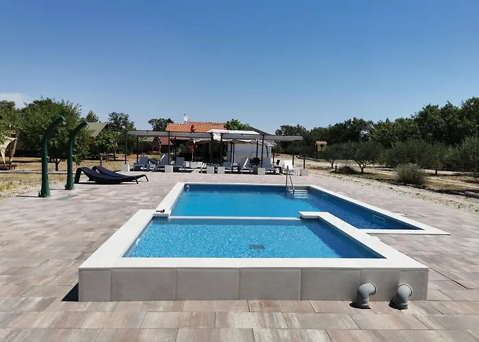 Grande Glamping With Pool *