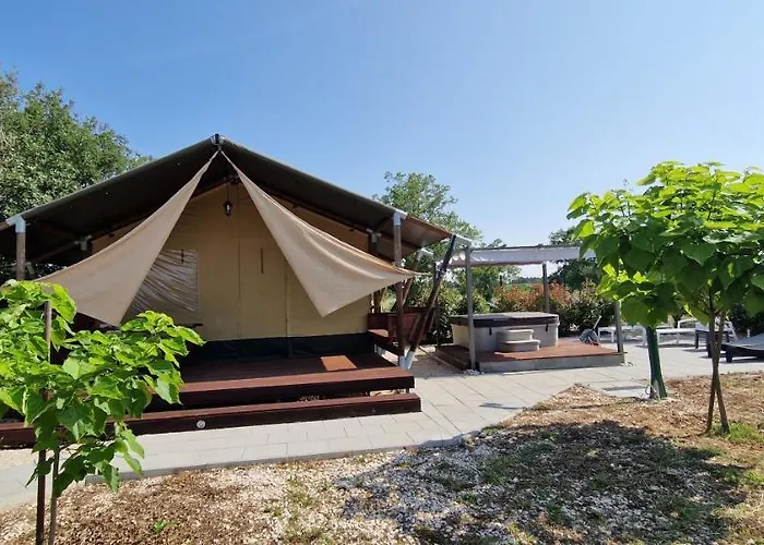 Grande Glamping With Pool