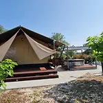 Grande Glamping With Pool