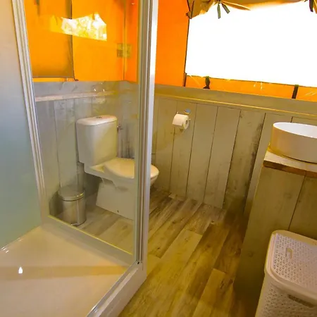 Luxury tent Grande Glamping With Pool