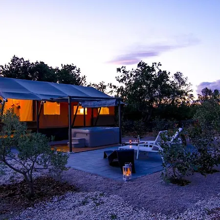 Luxury tent Grande Glamping With Pool *