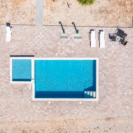 Grande Glamping With Pool