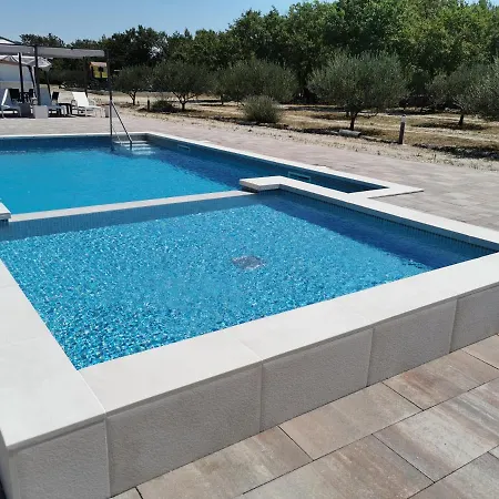 Luxury tent Grande Glamping With Pool Biograd Na Moru