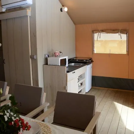 Grande Glamping With Pool