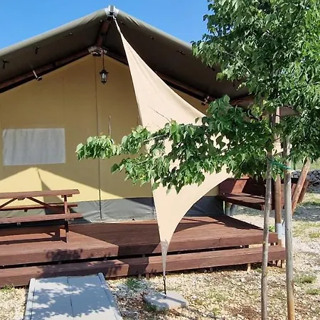Luxury tent Grande Glamping With Pool