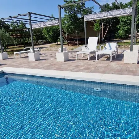 Luxury tent Grande Glamping With Pool