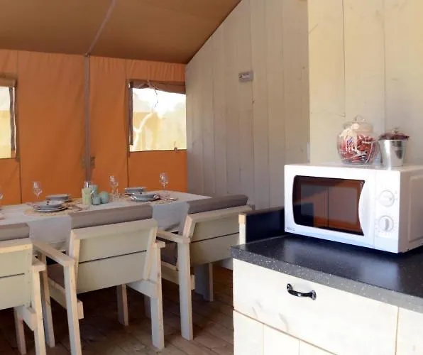 Grande Glamping With Pool Lyxtält *